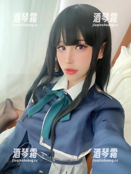 悄悄说一句：花リリ(Plant Lily)的灰丝私拍，画风突变就是她的特色！
